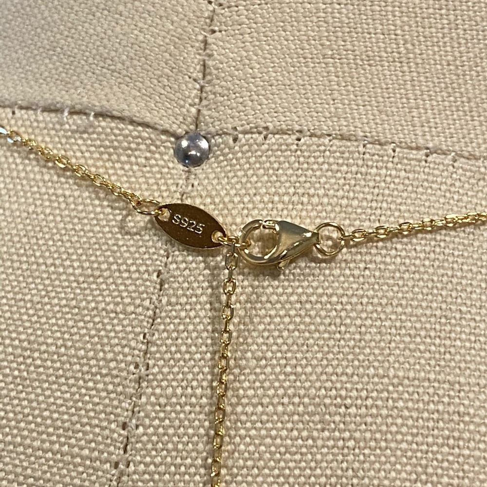 Alhambra Pendant Cloverleaf 18k necklace - Picture 5 of 7